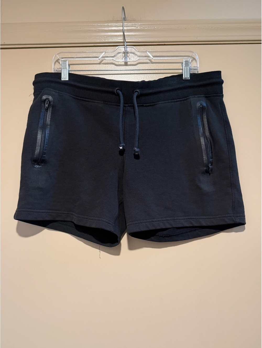Chubbies women’s Black Athletic Shorts Medium